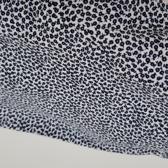 GAP Floral Shirt Sleeve Tshirt - Picture 3 of 3